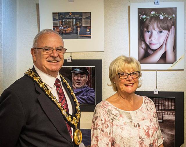 Mayor Ray Dutton with Sandra Walker and her portrait 'Erin'