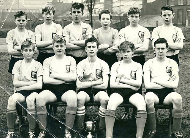 Top row l-r: Colin Murray/Davies, ?, Brian Whatmough, Colin Murray/Davies, ?, Alan Booth.

Bottom row l-r: Trevor Stott, Alan Farr, John Moore?, ?, Roger Davies
