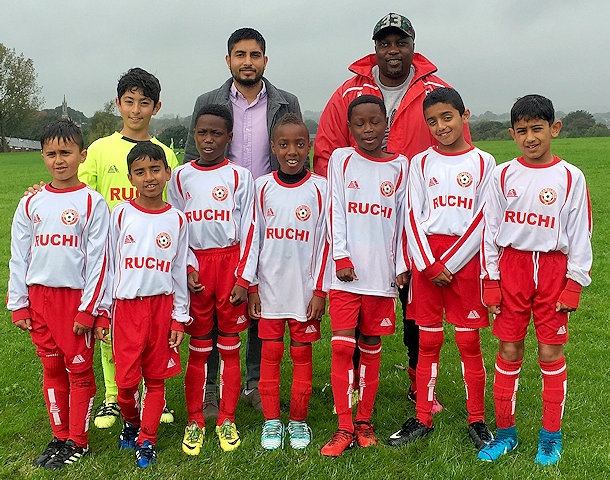 Brian Nyoni with Abdul Hye and the Shawclough FC U10s team