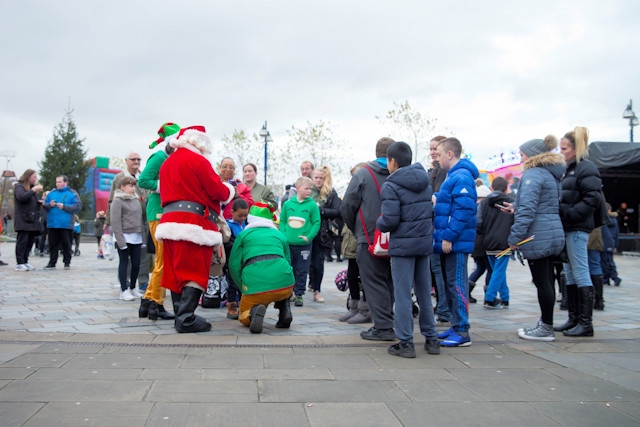 Middleton Christmas Lights Switch On