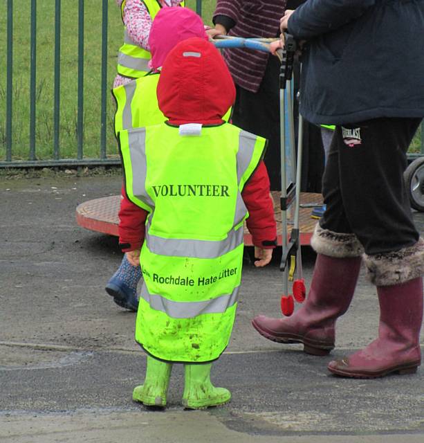 Cutgate Pre-School help spring clean Norden