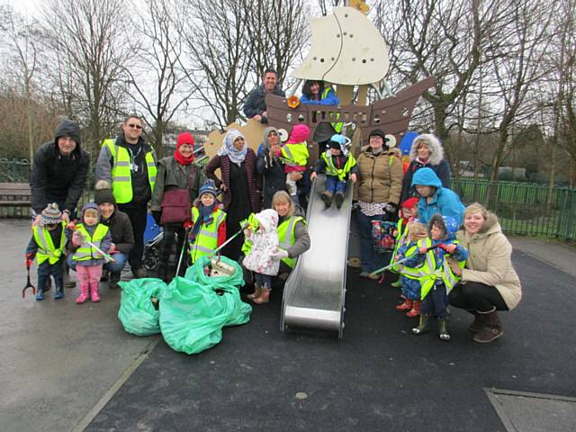 Cutgate Pre-School help spring clean Norden