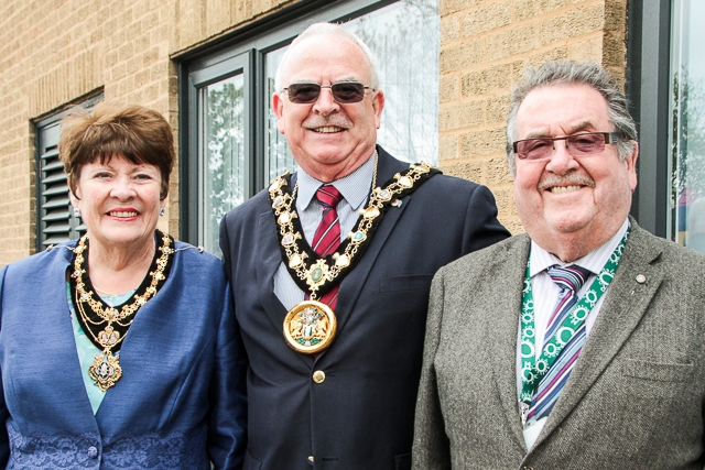 Mayoress Elaine Dutton, Mayor Ray Dutton and Councillor Peter Rush at the Monkey Town Goes Ape parade