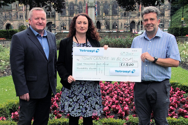 L-R: Mark Foxley from Town Centre Management, Tracey Bolger from Tetrosyl and In Bloom's Roy Down