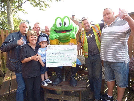 Springy, the hospice mascot, receives a cheque from Mark Twain regulars