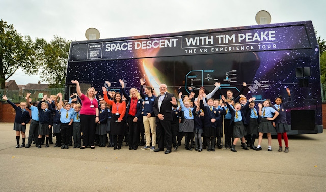 'Space Descent with Tim Peake – The VR Experience Tour Bus'