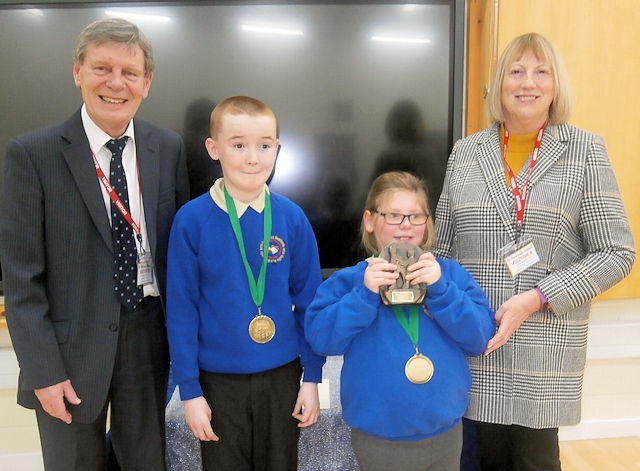 Keith and Marilyn Fairhurst present the Childer Award to Kiera Anderson and Harlen Bowers 