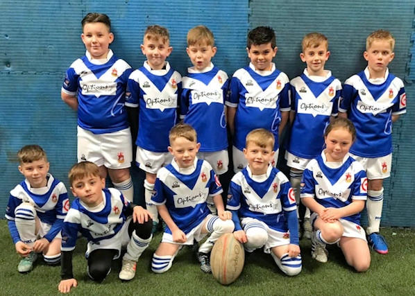 The Mayfield Mustangs U8 team in their new kit