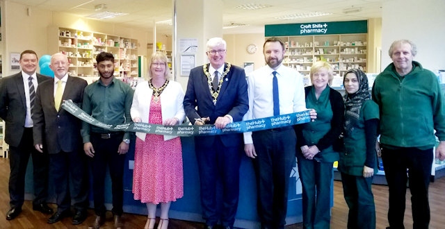 Mayor Ian Duckworth opens the Croft Shifa Pharmacy 