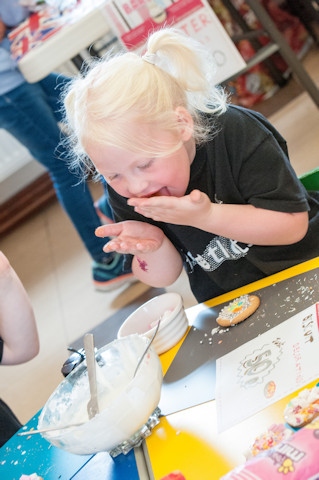 Cake decorating