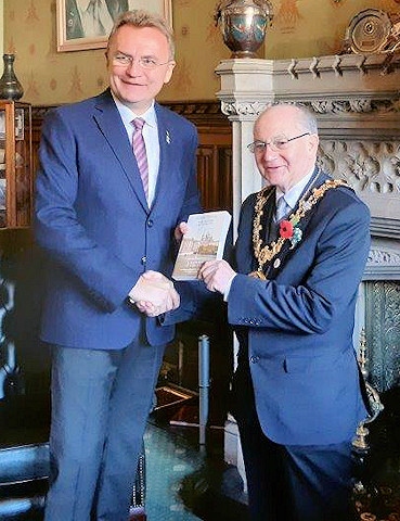 Mayor Billy Sheerin welcomed the Mayor of Lviv, Andriy Sadovyy, to Rochdale on Wednesday 13 November