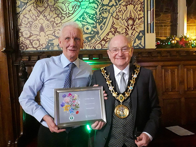 Volunteer Ken Short with the award and Mayor Billy Sheerin