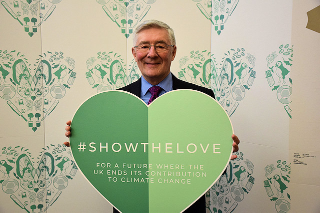 Tony Lloyd shows support to preventing climate change