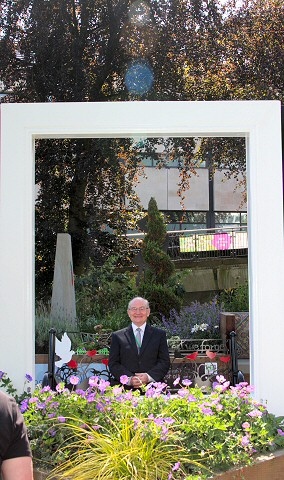 Mayor Billy Sheerin at the WW1 Pop-Up Garden, now permanently located in Rochdale Memorial Gardens, on Rochdale In Bloom's regional judging day