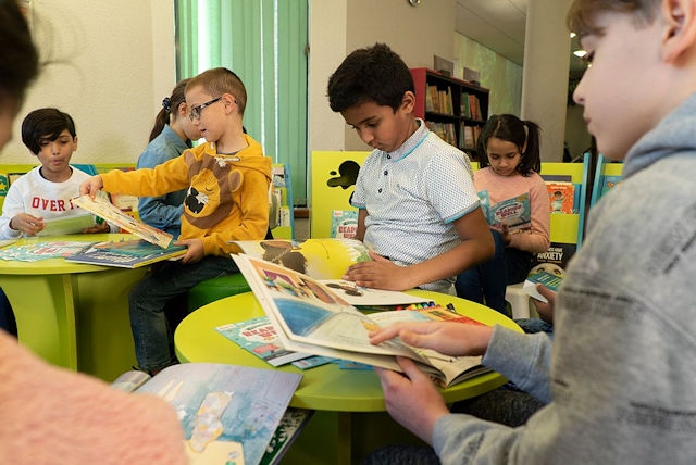 Children reading the books