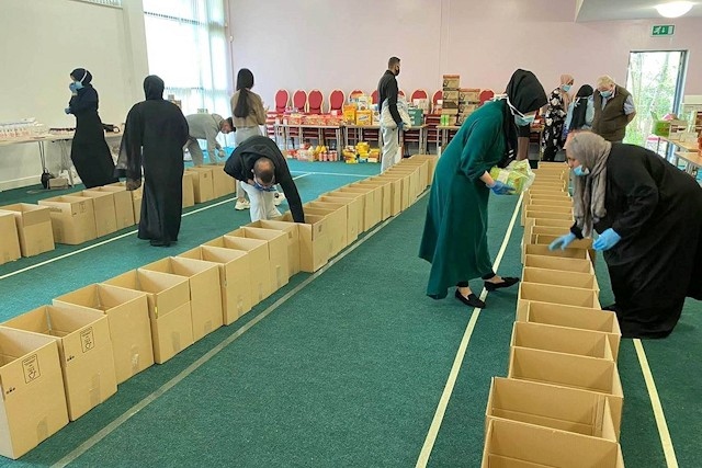 Kashmiri Youth Project is distributing food parcels as well as providing advice and support