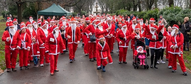 The dash saw Santas of all ages taking on either a 2km or a 4km route through the park. 