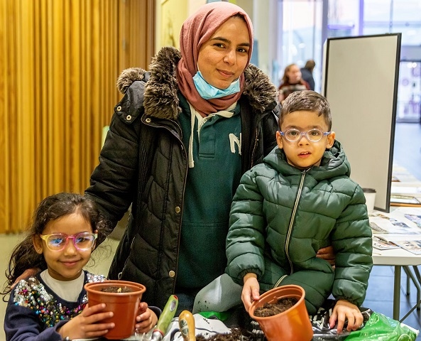 Colleagues from Petrus showed ways you can make a garden more eco-friendly and helped visitors’ plant pots of bulbs provided by Bowlee Nursery for them to take away and grow at home