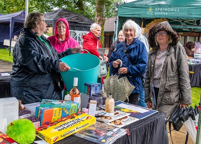 Barbara Lloyd from Springhill Hospice (left) with supporters