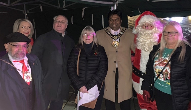 Middleton Christmas Lights Switch On 2022