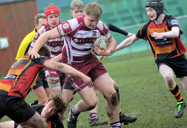 O'Loughlin setting up the 2nd try. Photo: Bruce Myers