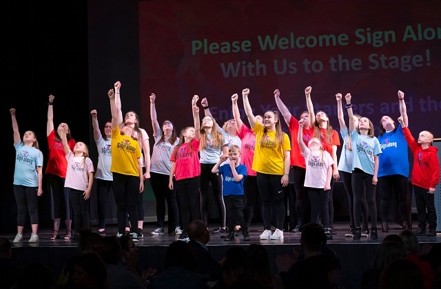 Sign Along With Us performed an inspiring routine at the Mayor's Youth Awards 2022