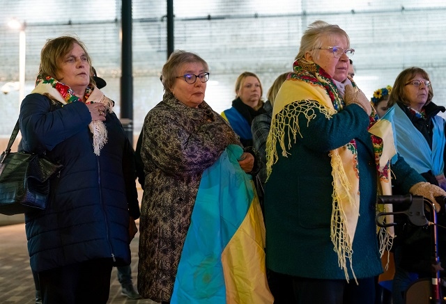 The evening concluded with the singing of a national song of Ukraine