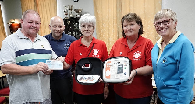 In a separate presentation, Frank Gac and Steve Cookson gave Rochdale Heartbeat a £200 donation on behalf of Castleton Bowling and Social Club