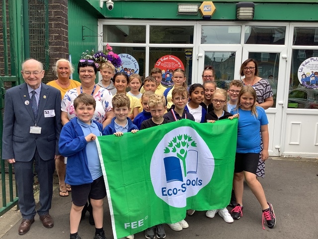 Councillor Billy Sheerin, Ann Marie Kent, Lisa Johnson and the school headteacher Paula Mann with the Busy Bee group