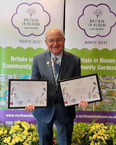 Castleton was awarded Level 5 Outstanding for both of its It’s Your Neighbourhood entries; Councillor Billy Sheerin with both awards