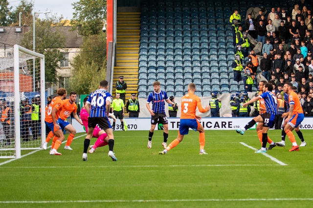 Rochdale News | Sport News | Rochdale AFC v Oldham Athletic gallery ...