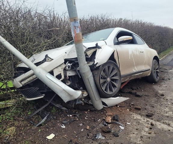 The car crashed into a lamppost