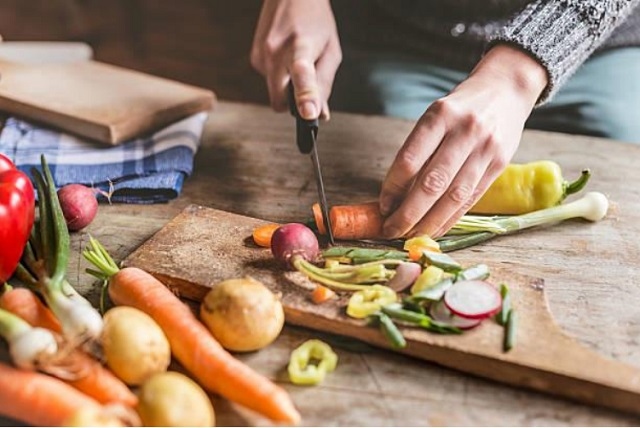 The team at Cracking Good Food teach people to cook from scratch using seasonal ingredients