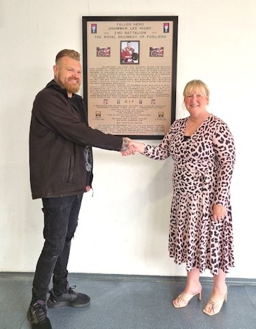 Gavin Vitler and Marie Gribben, Middleton Shopping Centre manager, with the plaque