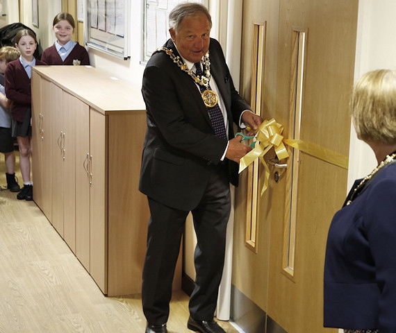 Mayor Mike Holly cuts the ribbon of Little Heaton's school library