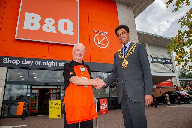 Alan Wrigley and The Mayor of Oldham, Councillor Zahid Chauhan OBE