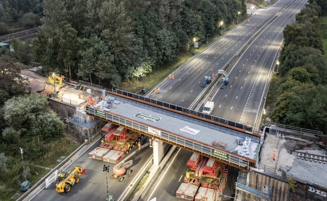 The team worked around the clock to demolish the existing 2000-tonne bridge