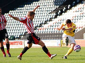 Rundle fires in a shot during the first half