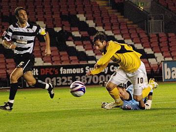 Did Le Fondre dive? The striker hits the deck after taking the ball past Oakes