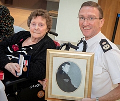 Marjorie Kew, Chief Constable Ian Hopkins holding an image of David Kew 