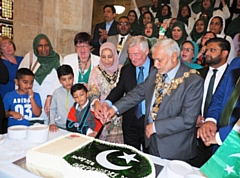 Mayor Mohammed Zaman and Mayoress Naaira Zaman at the Pakistan’s 71st Independence Day Celebrations