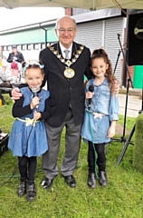 Mayor Billy Sheerin with two young singers, Paris and Savannah, at Bowlee Pavilion