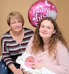 Natasha Ratcliff and mum Tracy with baby Maya Rose