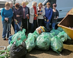 A litter pick held in Bamford