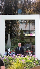 Mayor Billy Sheerin at the WW1 Pop-Up Garden, now permanently located in Rochdale Memorial Gardens, on Rochdale In Bloom's regional judging day