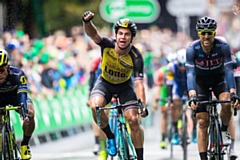 Dylan Groenewegen wins in Cheltenham