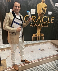  Zafar Iqbal, actor, filmmaker, and festival director with the award