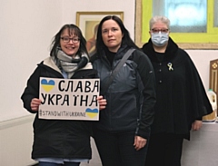 'Glory to Ukraine!' written on this sign in the native language is a Ukrainian national salute