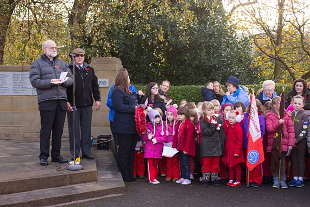 Rev Ron Hicks conducts the Service of Remembrance